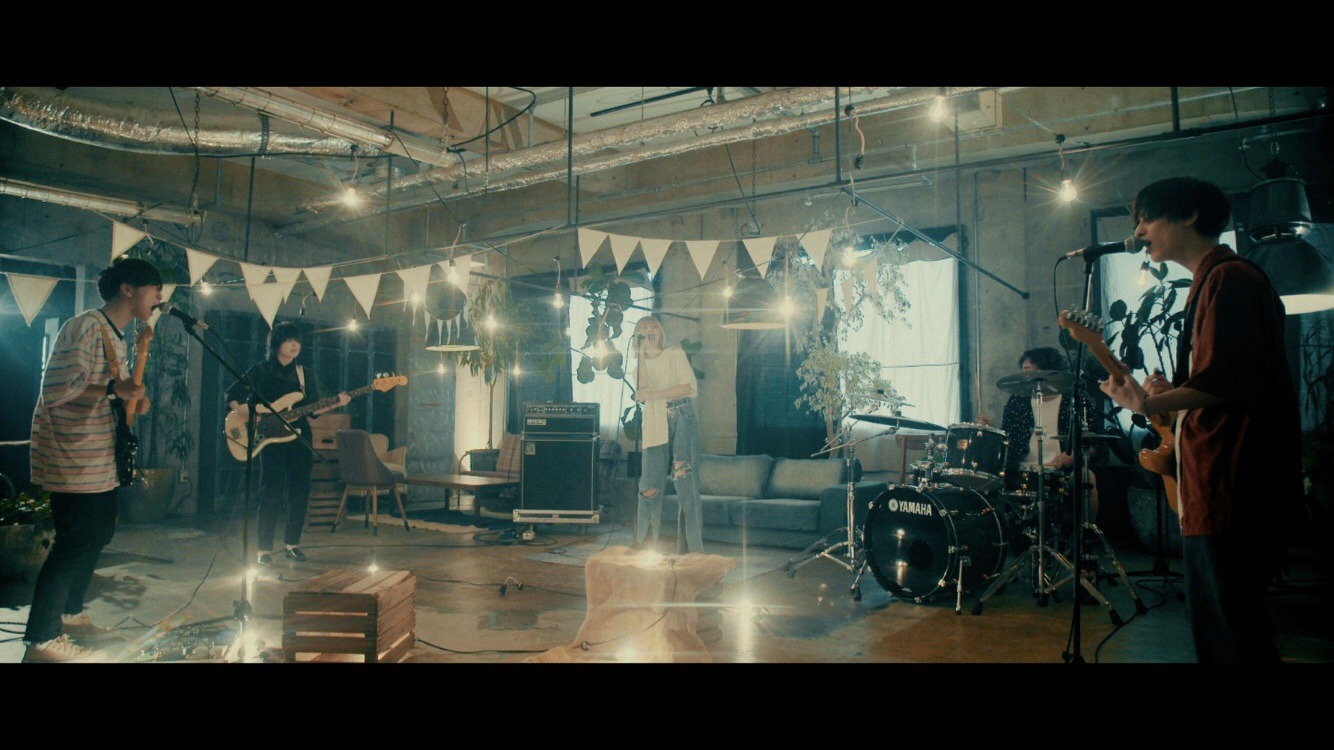 「Unexpected」ミュージックビデオのワンシーン。