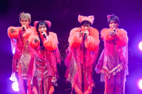 二丁目の魁カミングアウト「HARD GAY TOUR」東京・サンリオピューロランド公演の様子。（撮影：タマイシンゴ）