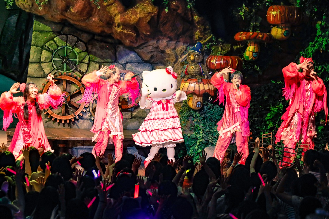 二丁目の魁カミングアウト「HARD GAY TOUR」東京・サンリオピューロランド公演の様子。（撮影：タマイシンゴ）