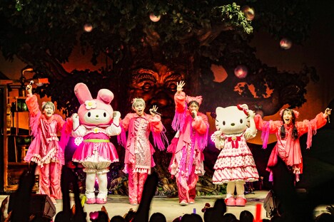 二丁目の魁カミングアウト「HARD GAY TOUR」東京・サンリオピューロランド公演の様子。（撮影：タマイシンゴ）