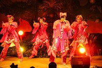 二丁目の魁カミングアウト「HARD GAY TOUR」東京・サンリオピューロランド公演の様子。（撮影：タマイシンゴ）