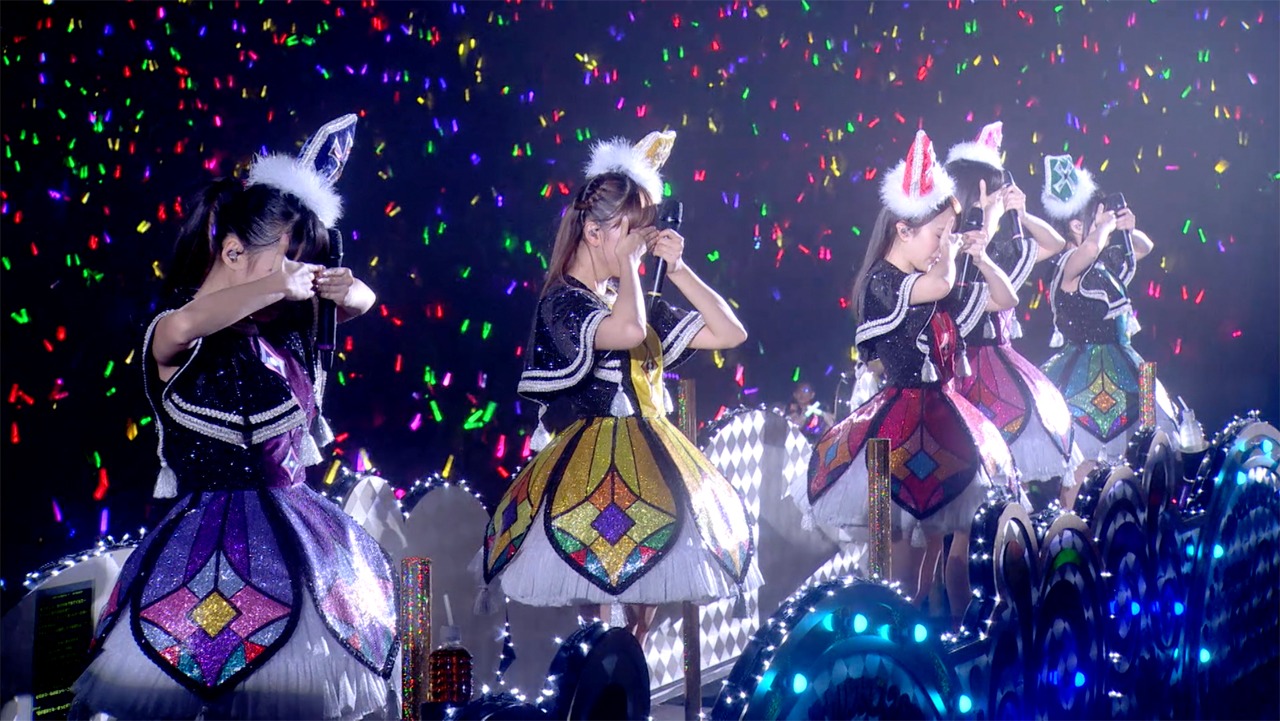 「ももいろクリスマス 2017 ～完全無欠のElectric Wonderland～」のワンシーン。