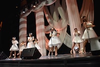 おニャン子クラブ「夏休みは終わらない」を歌うハコイリ▽ムスメ。