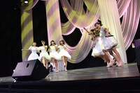 上田愛美「なかよし」を披露するハコイリ▽ムスメ。