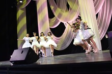 上田愛美「なかよし」を披露するハコイリ▽ムスメ。