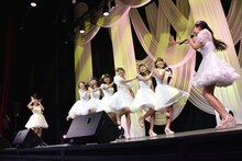 上田愛美「なかよし」を披露するハコイリ▽ムスメ。