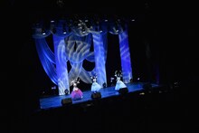 バレエを披露する阿部かれ、吉田万葉、我妻桃実。