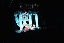 「ハコイリ▽ムスメ1stコンサート オリジナル公演～私たちの宝バコ～」の様子。