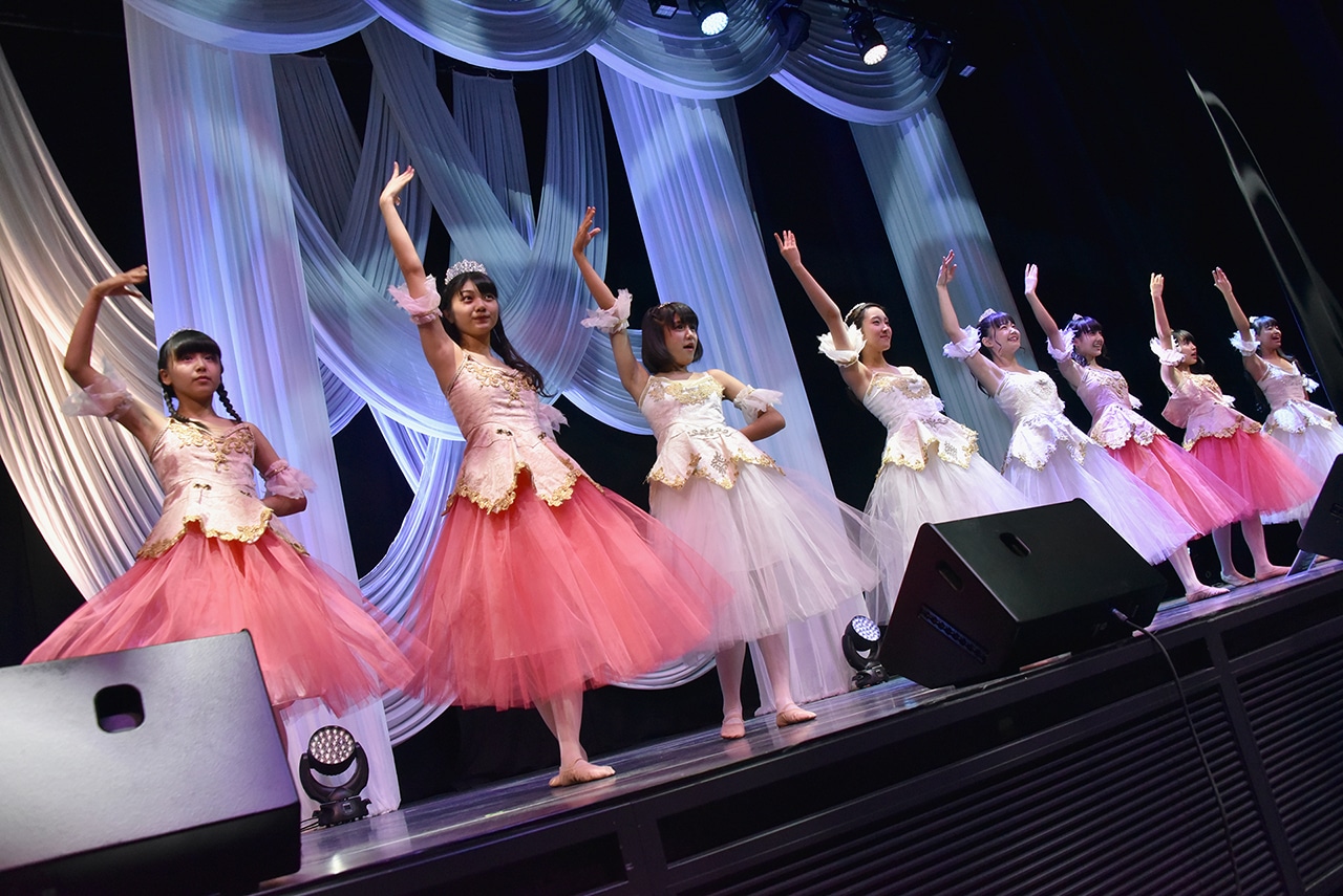 「ハコイリ▽ムスメ1stコンサート オリジナル公演～私たちの宝バコ～」の様子。
