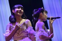 左から戸羽望実、我妻桃実。