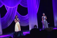 左から阿部かれん、我妻桃実。