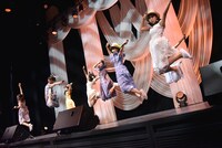 「ハコイリ▽ムスメ1stコンサート オリジナル公演～私たちの宝バコ～」の様子。