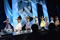 「ハコイリ▽ムスメ1stコンサート オリジナル公演～私たちの宝バコ～」の様子。
