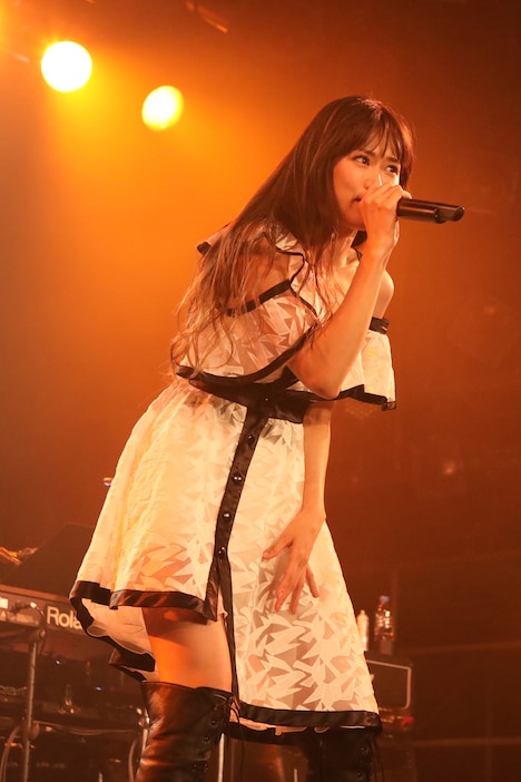 TRUE「TRUE TOURS 2018~Lonely Queen's Liberation Party~」東京・LIQUIDROOM公演の様子。