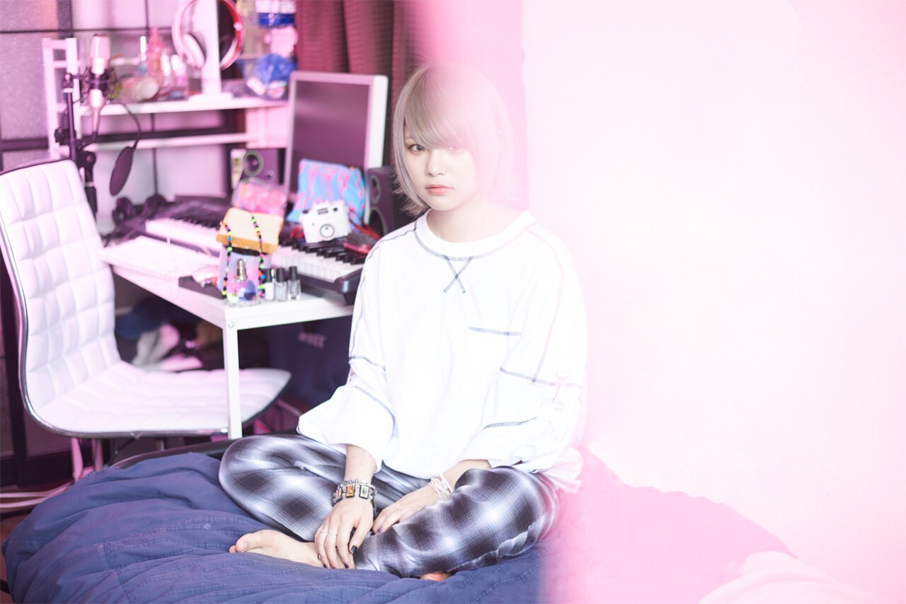 ラップシンガー・アサキ、電波少女ハシシ迎えたニューシングル発売