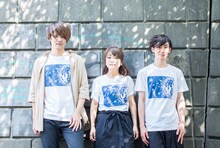 「Scenarioart」のTシャツを着たシナリオアート。