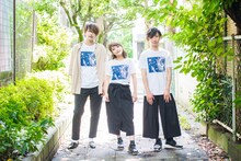 「Scenarioart」のTシャツを着たシナリオアート。