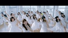 けやき坂46「ハッピーオーラ」ミュージックビデオのワンシーン。