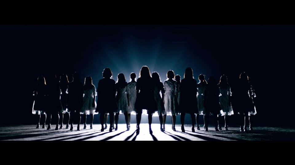 けやき坂46「ハッピーオーラ」ミュージックビデオのワンシーン。