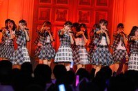 ラストアイドル「好きで好きでしょうがない」発売記念イベント 東京・ヴィーナスフォート 教会広場公演の様子。