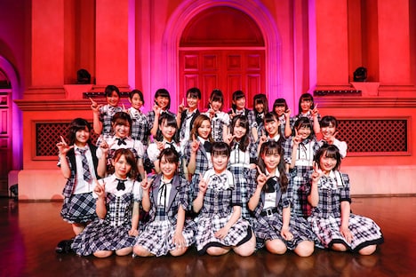 ラストアイドル「好きで好きでしょうがない」発売記念イベント 東京・ヴィーナスフォート 教会広場公演の様子。