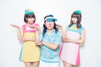 バニラビーンズと掟ポルシェ（中央）。