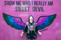 翼を授かった和哉。（撮影：笹森健一）