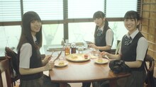 乃木坂46「地球が丸いなら」ミュージックビデオのワンシーン。