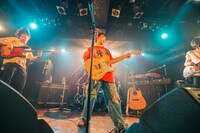 「坂口喜咲 2nd Album『あなたはやさしかった』Release Party～真夏のあいのうた～」の様子。（撮影：萩原楽太郎）