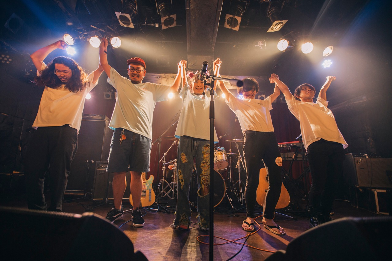 「坂口喜咲 2nd Album『あなたはやさしかった』Release Party～真夏のあいのうた～」の様子。（撮影：萩原楽太郎）