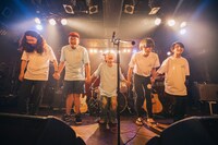 「坂口喜咲 2nd Album『あなたはやさしかった』Release Party～真夏のあいのうた～」の様子。（撮影：萩原楽太郎）