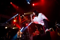 植田真梨恵「indies 10th ANNIVERSARY LIVE 『loadSTAR』」の様子。（撮影：竹谷さくら）