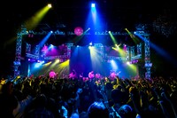 植田真梨恵「indies 10th ANNIVERSARY LIVE 『loadSTAR』」の様子。（撮影：竹谷さくら）