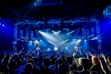 植田真梨恵「indies 10th ANNIVERSARY LIVE 『loadSTAR』」の様子。（撮影：竹谷さくら）