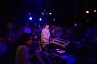 中村佳穂「Kaho Nakamura presents. pray play for Ｕ」の様子。（撮影：森建二）