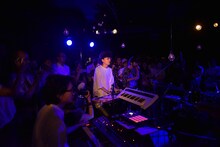 中村佳穂「Kaho Nakamura presents. pray play for Ｕ」の様子。（撮影：森建二）