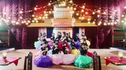 乃木坂46「三角の空き地」ミュージックビデオのワンシーン。