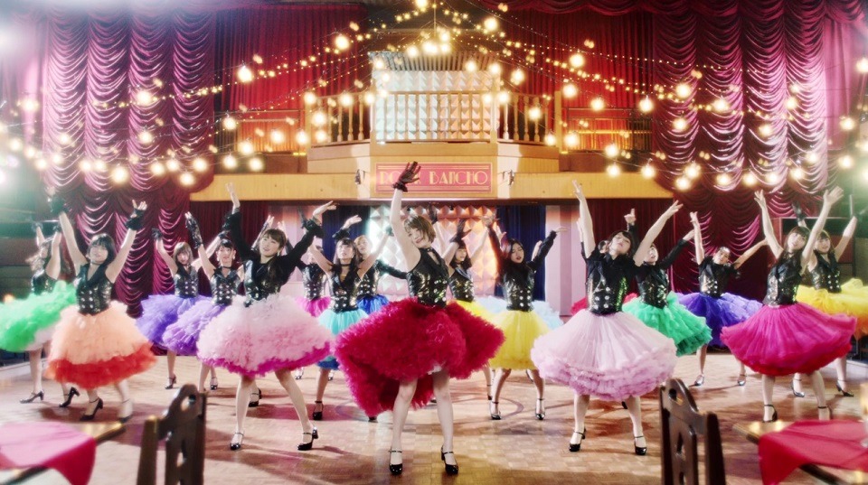 乃木坂46「三角の空き地」ミュージックビデオのワンシーン。
