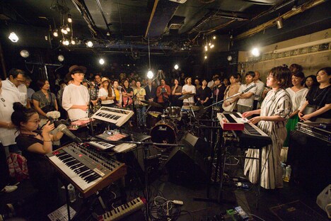 中村佳穂「Kaho Nakamura presents. pray play for Ｕ」の様子。（撮影：森建二）