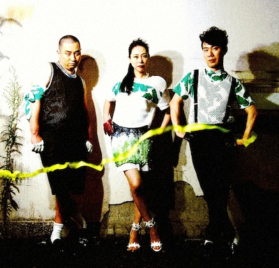 左からレイザーラモンRG、椿鬼奴、藤井隆。