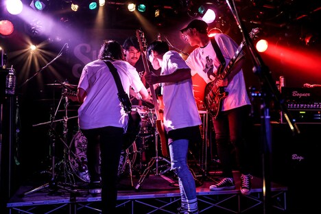 SWANKY DANK「アサヌマファイナル～紅に染まれ～」の様子。（撮影：鈴木公平）