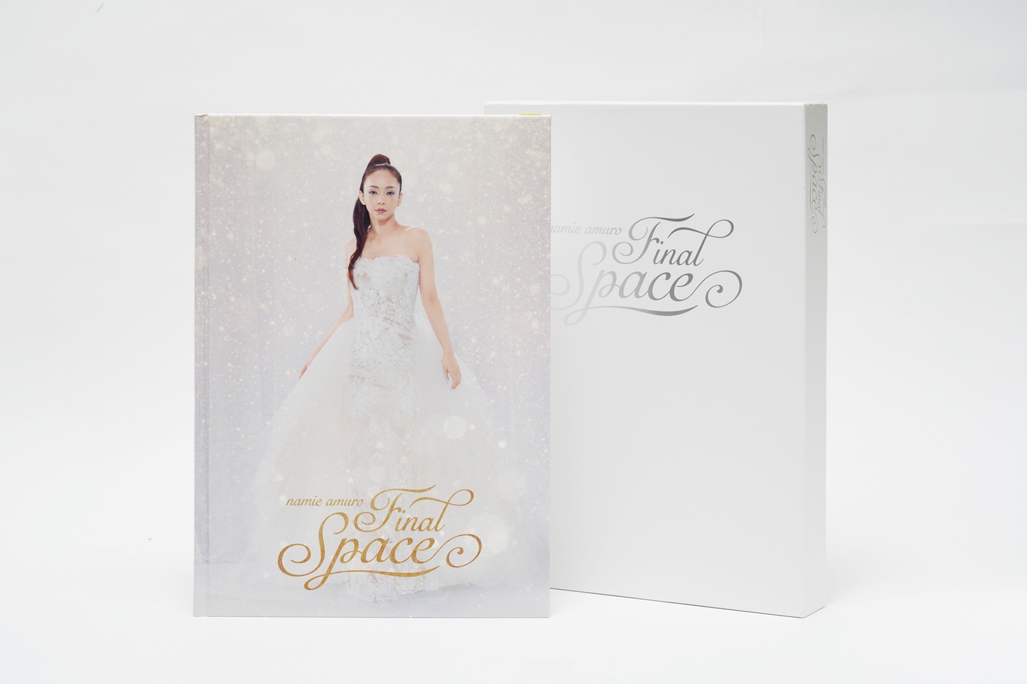 「namie amuro Final Space」グッズのパンフレット。