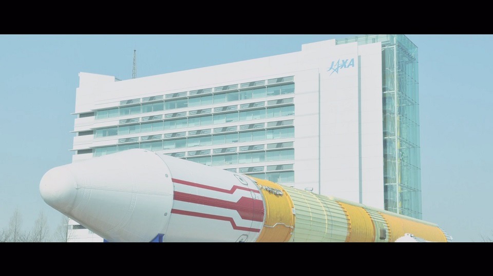 乃木坂46「空扉」ミュージックビデオのワンシーン。