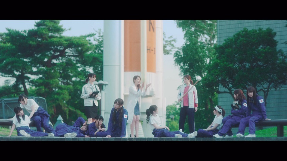 乃木坂46「空扉」ミュージックビデオのワンシーン。