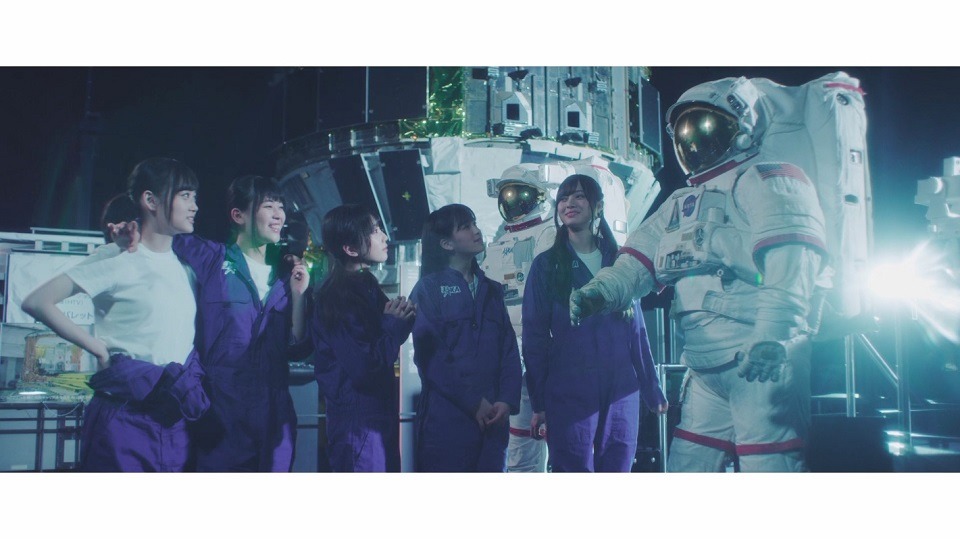 乃木坂46「空扉」ミュージックビデオのワンシーン。