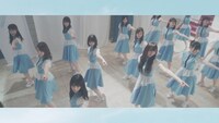 乃木坂46「空扉」ミュージックビデオのワンシーン。
