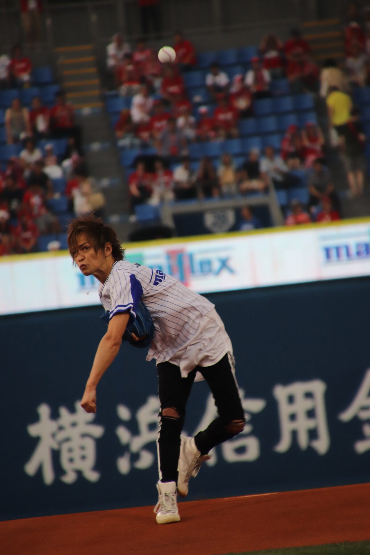 Inoran 横浜denaベイスターズ主催試合の始球式で新曲披露 音楽ナタリー