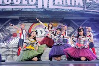 ももいろクローバーZ「MomocloMania2018 -Road to 2020-」初日公演の様子。（Photo by HAJIME KAMIIISAKA＋Z）