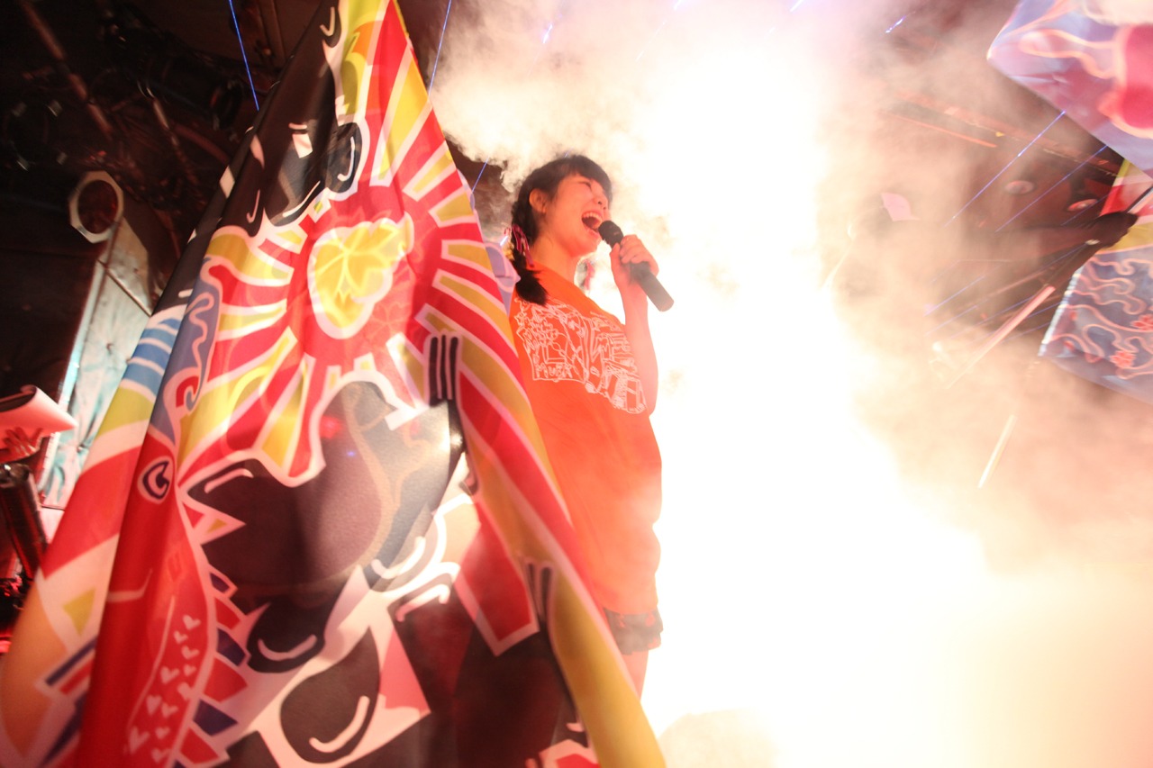 「眉村ちあき 2nd ワンマンライブ～SOLD OUT 関係者席ありません～」の様子。