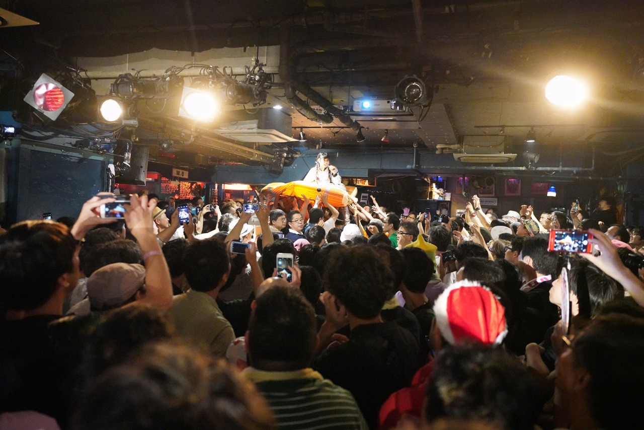 「眉村ちあき 2nd ワンマンライブ～SOLD OUT 関係者席ありません～」の様子。